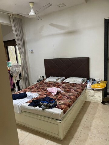 Bedroom in 2 BHK Apartment at Khar West – for Rent