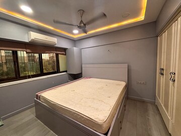 Bedroom in 2 BHK Apartment at Bandra West – for Rent