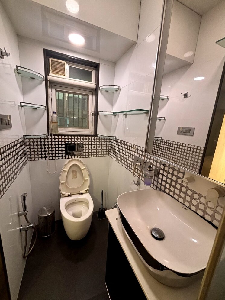 Bathroom, bandra west 2 Bedroom 750 Sq.Ft. Apartment In Bandra West Mumbai 9105805
