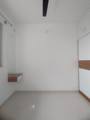 Room in 1 BHK Apartment at Hiranandani Queensgate, Bannerghatta – for Rent