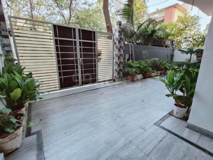 Balcony, sector 12 6+ Bedroom 228 Sq.Mt. Independent House In Sector 12 Noida 9105823