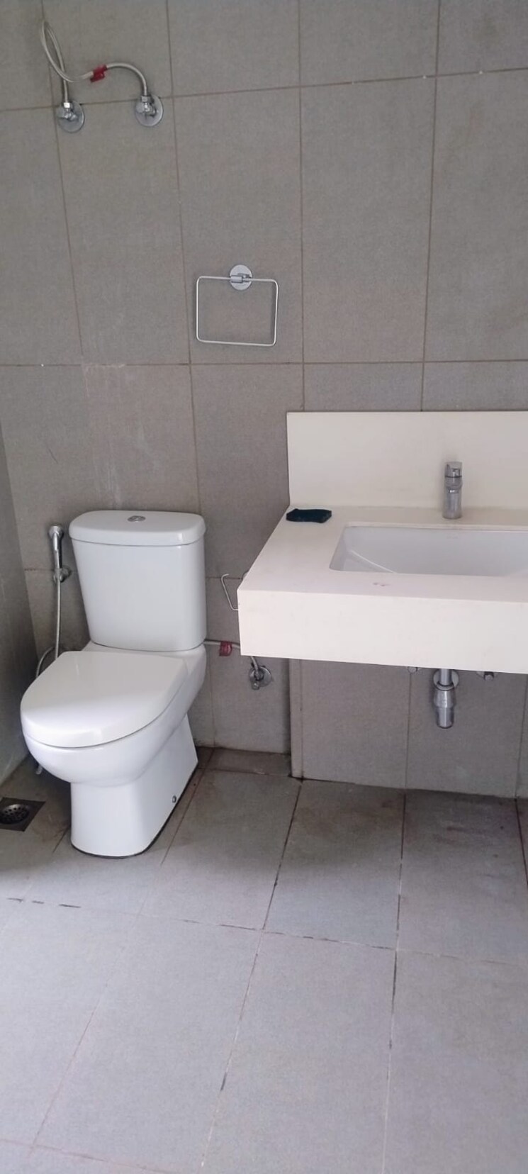 Bathroom, dlf-regency-park-i 2 Bedroom 1150 Sq.Ft. Apartment In Dlf Phase iv Gurgaon 9105841