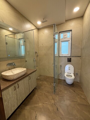 Bathroom in 4 BHK Builder Floor at DLF City Phase IV, Dlf Phase iv – for Sale