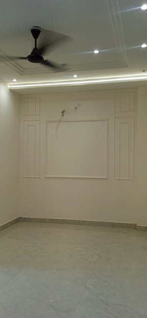 Room in 2 BHK Builder Floor at Igi Airport Area – for Sale