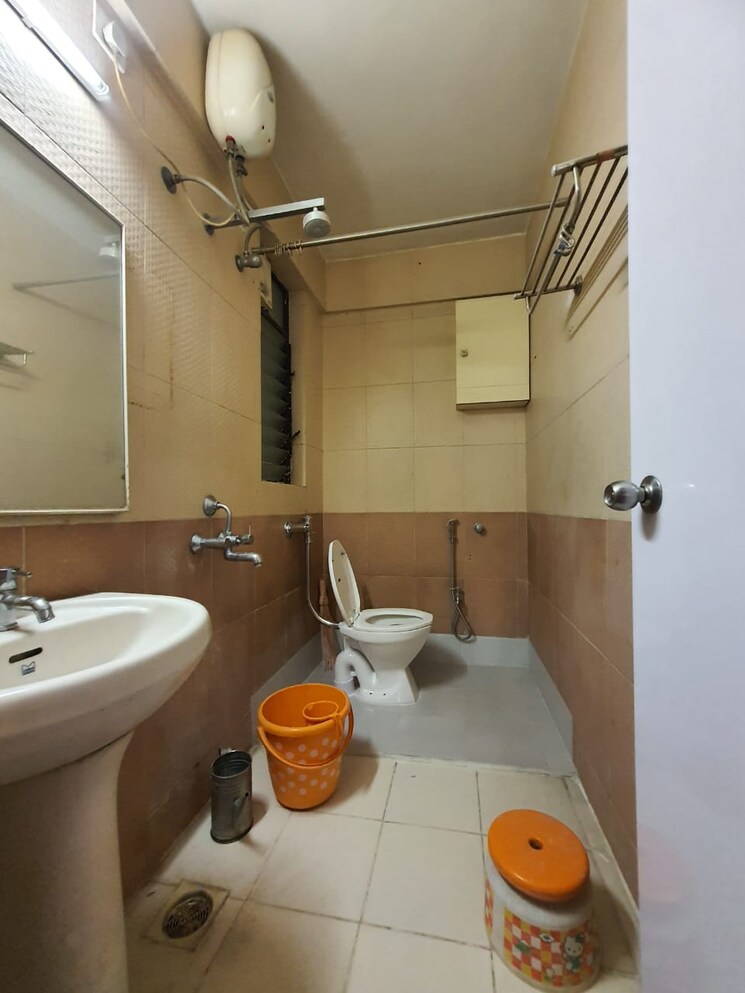 Bathroom, vakola 1 Bedroom 650 Sq.Ft. Apartment In Vakola Mumbai 9105863
