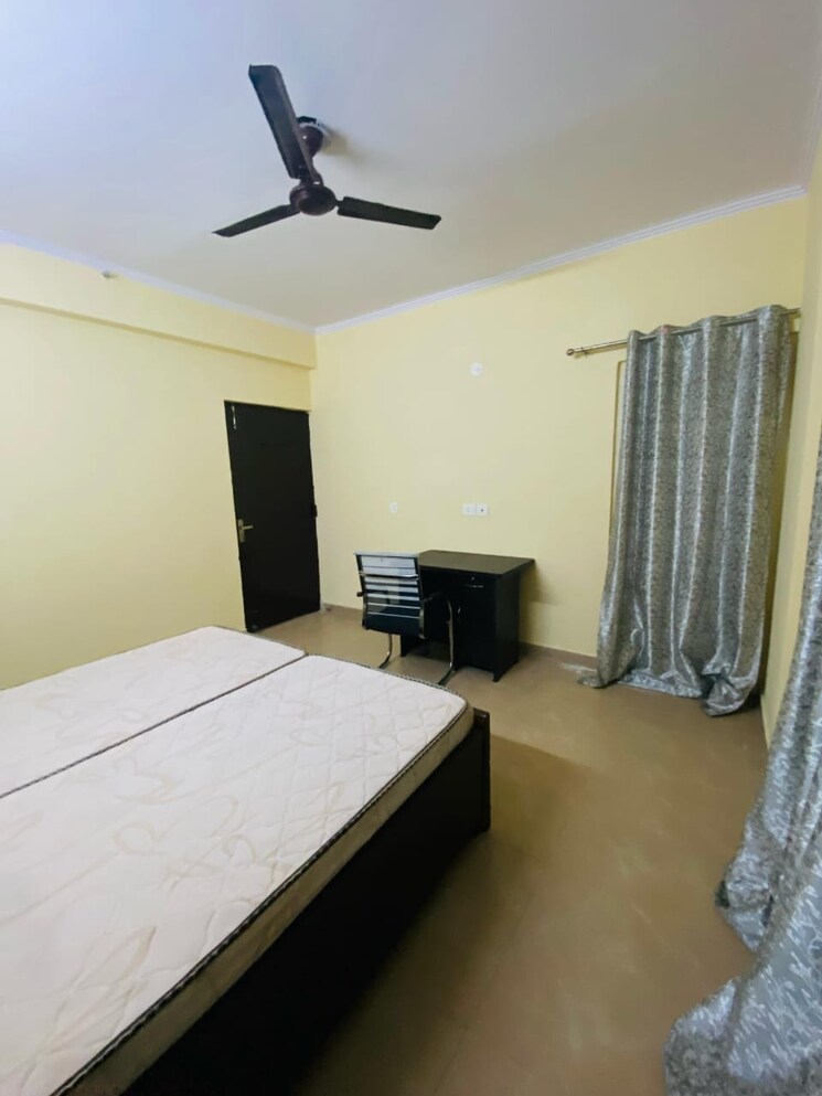 Room, sector 75 Pg For Girls In Sector 75 9105937