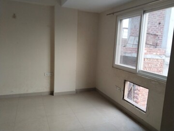 Room in 4 BHK Apartment at Bhawna Apartment, Sector 43 – for Rent