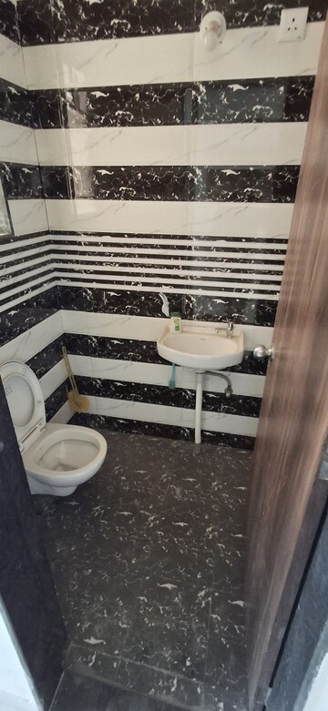 Bathroom in 2.5 BHK Apartment at Somani Dream Home, Punawale – for Rent