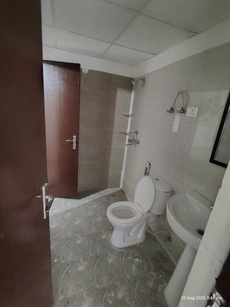 Bathroom, amrapali-terrace-homes 3 Bedroom 1400 Sq.Ft. Apartment In Tech Zone 4 Greater Noida Greater Noida 9105999