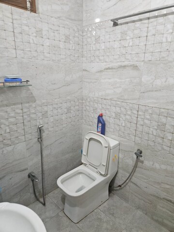Bathroom in 1 BHK Independent House at Gomti Nagar – for Rent