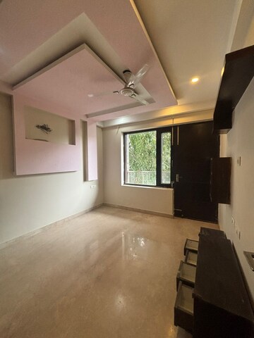 Room in 3 BHK Builder Floor at Gupta Awas, Sector 43 – for Rent