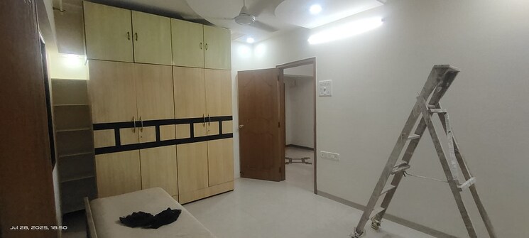 Room, khar west 3 Bedroom 1200 Sq.Ft. Apartment In Khar West Mumbai 9106060