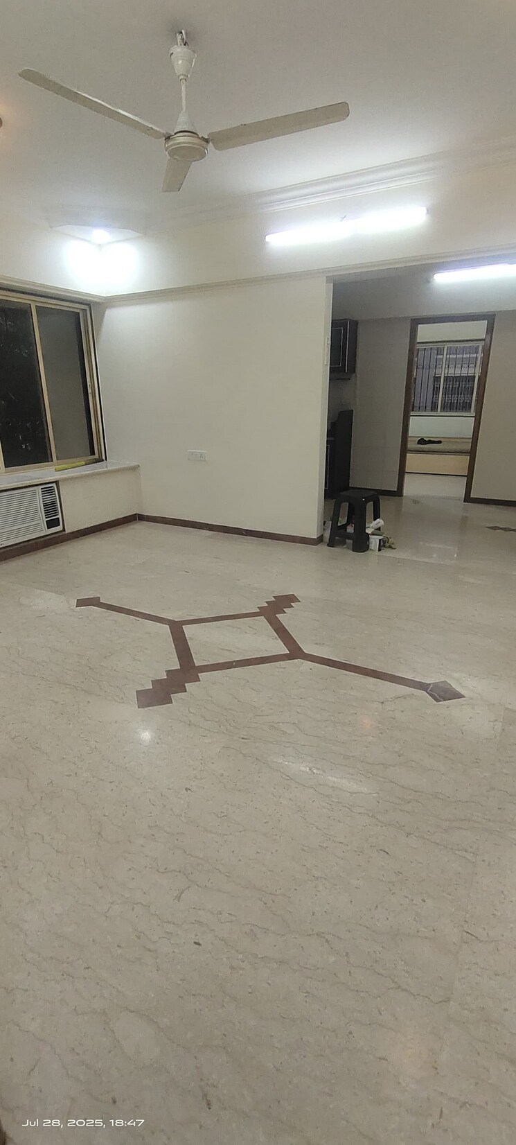 Room, khar west 3 Bedroom 1200 Sq.Ft. Apartment In Khar West Mumbai 9106060