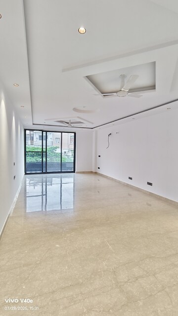 Room in 4 BHK Builder Floor at Vasant Kunj – for Rent