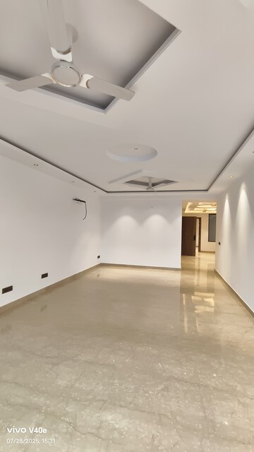 Room in 4 BHK Builder Floor at Vasant Kunj – for Rent