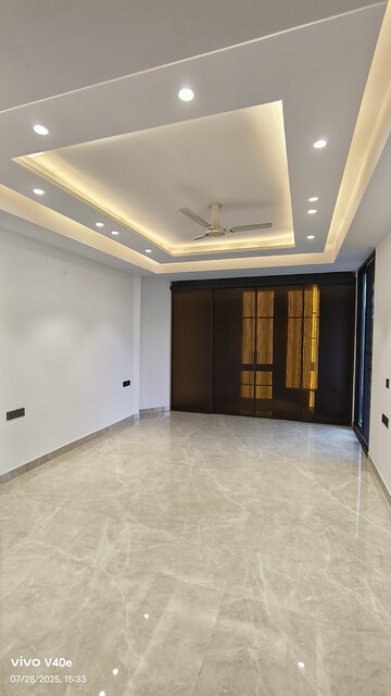 Room in 4 BHK Builder Floor at Vasant Kunj – for Rent