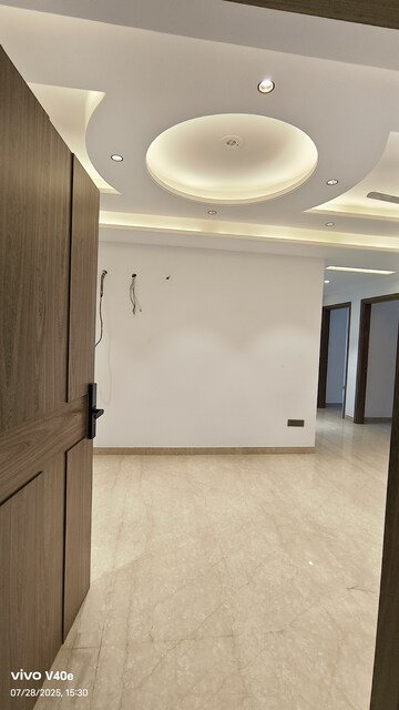 Room in 4 BHK Builder Floor at Vasant Kunj – for Rent