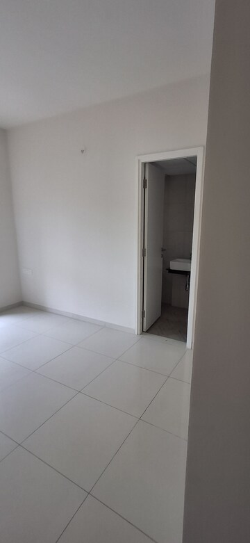 Room in 3 BHK Apartment at Godrej Green Vistas, Mahalunge – for Rent