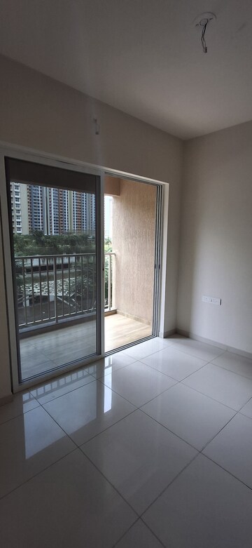Room in 3 BHK Apartment at Godrej Green Vistas, Mahalunge – for Rent
