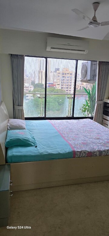 Bedroom in 4 BHK Apartment at Bandra West – for Rent