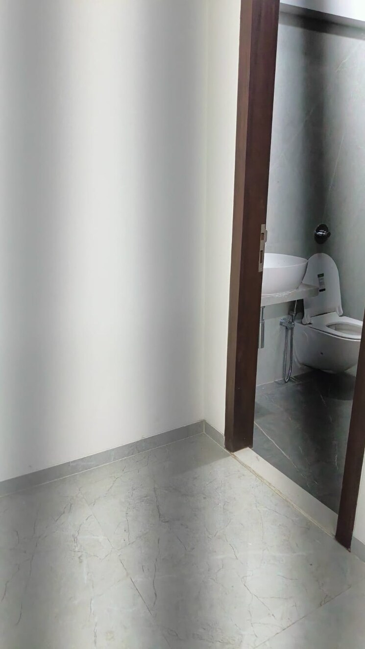 Bathroom, santacruz east 2 Bedroom 755 Sq.Ft. Apartment In Santacruz East Mumbai 9106169