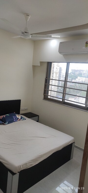 Room in 1 BHK Apartment at Sheth Vasant Oasis, Andheri East – for Rent