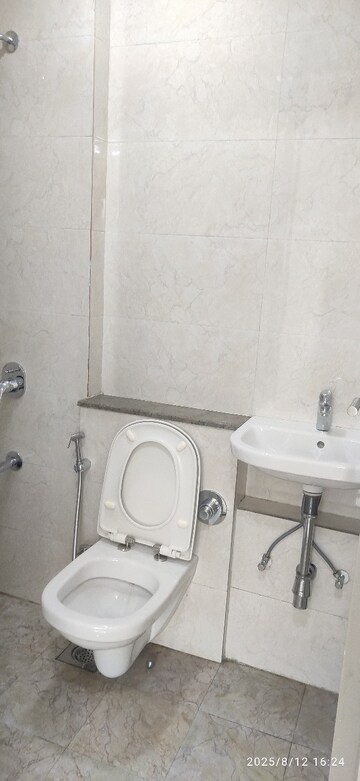 Bathroom in 1 BHK Apartment at Sheth Vasant Oasis, Andheri East – for Rent