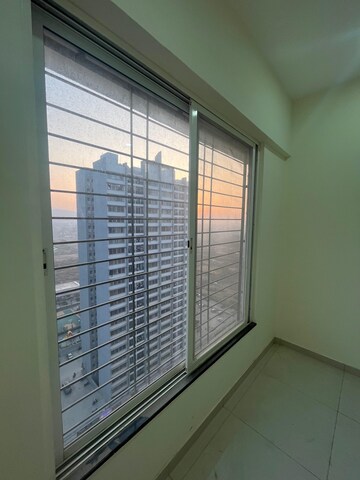 Room in 2 BHK Apartment at Kolte Patil Life Republic R 10, Hinjewadi – for Rent