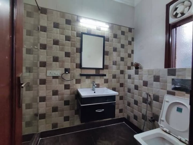 Attached Bathroom, saket 3 Bedroom 1500 Sq.Ft. Apartment In Saket Delhi 9106199