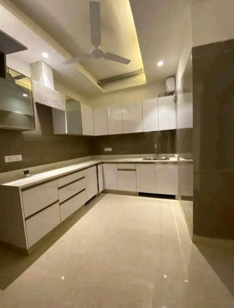 Kitchen, freedom fighters enclave 3 Bedroom 1800 Sq.Ft. Builder Floor In Freedom Fighters Enclave Delhi 9106203
