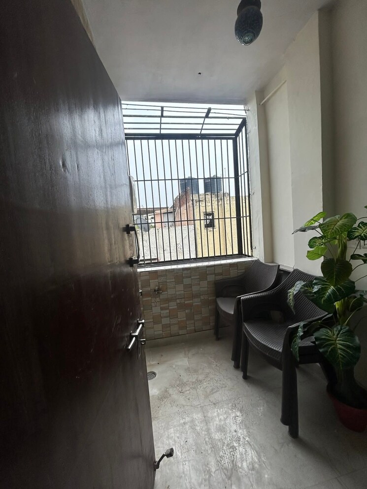 Balcony, freedom fighters enclave 2 Bedroom 900 Sq.Ft. Builder Floor In Freedom Fighters Enclave Delhi 9106212