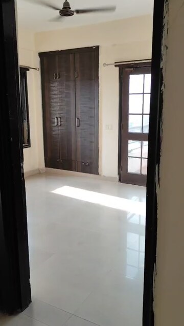 Room in 4 BHK Builder Floor at BPTP Park Elite Floor II, Sector 75 – for Rent