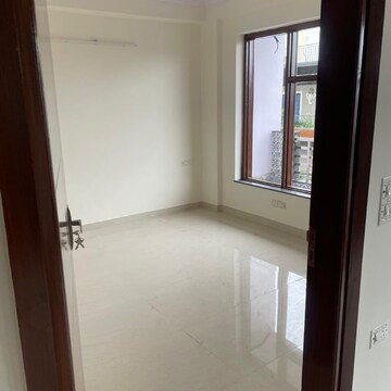 Room in 3 BHK Builder Floor at Sector 57 – for Rent