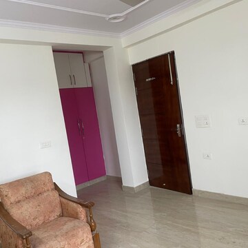 Room in 3 BHK Builder Floor at Sector 57 – for Rent