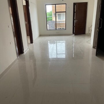 Room in 3 BHK Builder Floor at Sector 57 – for Rent