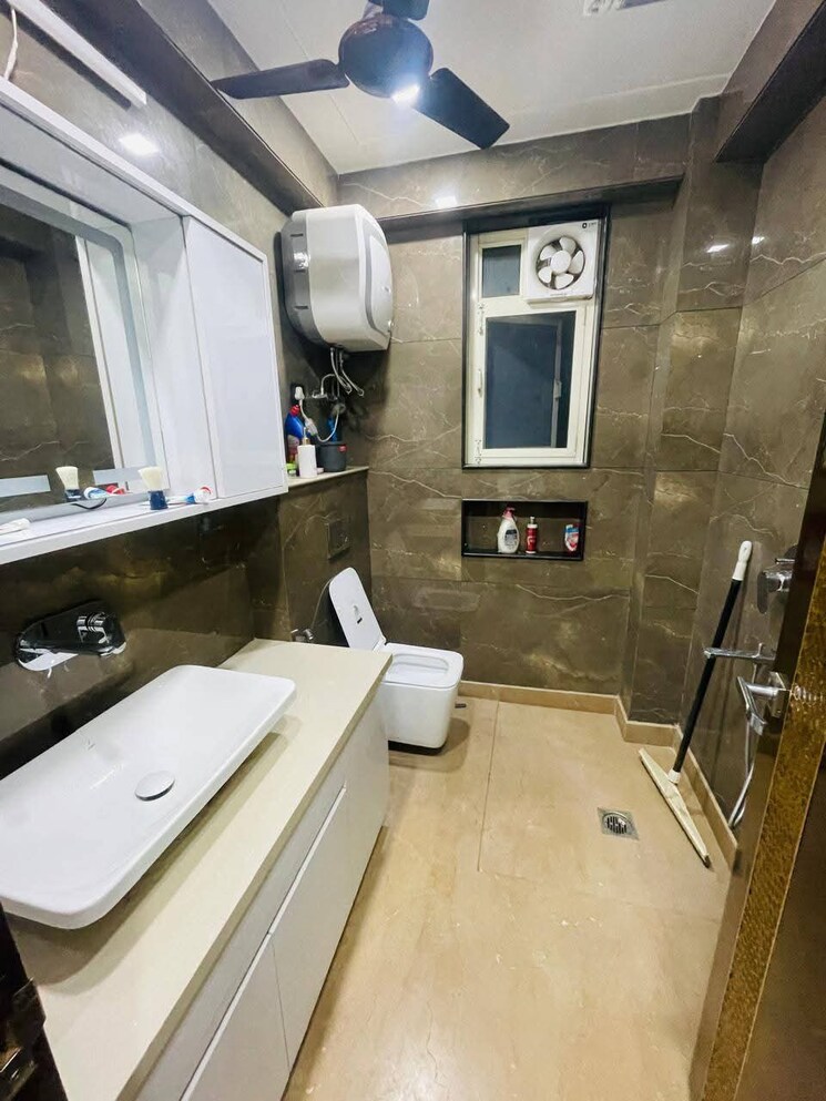 Team Area, freedom fighters enclave 2 Bedroom 900 Sq.Ft. Builder Floor In Freedom Fighters Enclave Delhi 9106353