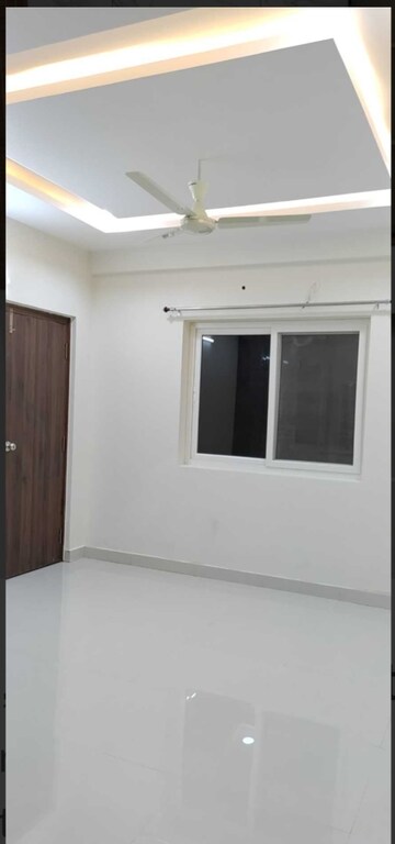 Room in 2 BHK Apartment at HPR Lakefront, Hafeezpet – for Rent