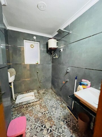 Furnished Amenities in 2 BHK Independent House at Chattarpur – for Rent