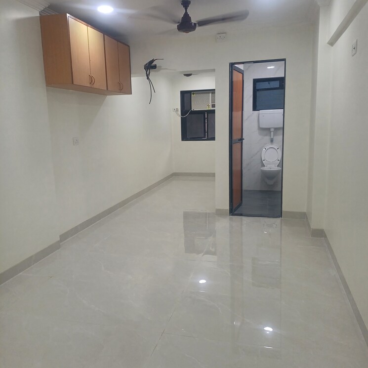  Parking, ashoka-complex Commercial Office Space 500 Sq.Ft. In Dadar West Mumbai 9106391