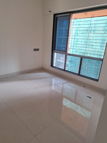 Room in 2.5 BHK Apartment at Sheth Clarion, Borivali East – for Sale