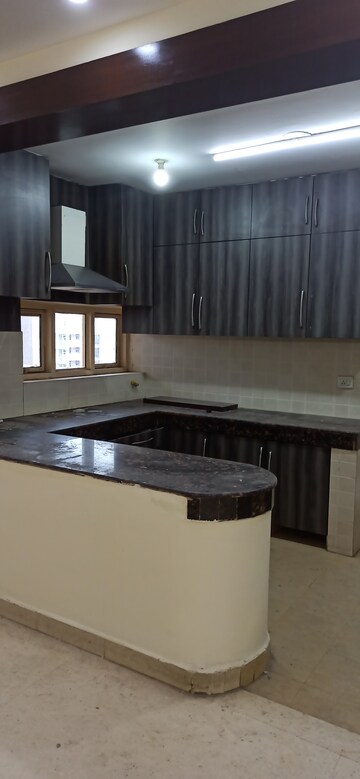 Staircase in 4 BHK Apartment at Emerald Green, Sector 52 – for Rent