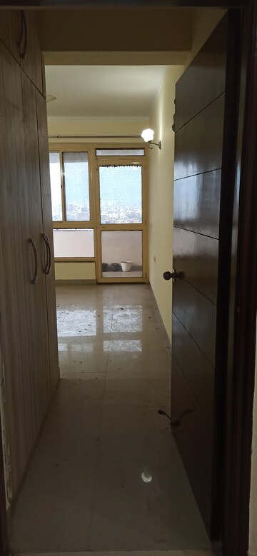Room in 4 BHK Apartment at Emerald Green, Sector 52 – for Rent