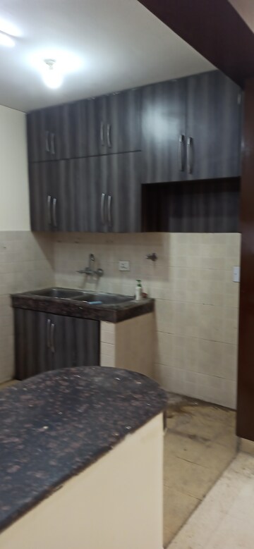 Bathroom in 4 BHK Apartment at Emerald Green, Sector 52 – for Rent