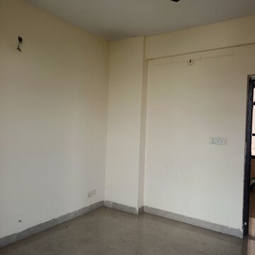 Room in 2 BHK Apartment at SRS Residency, Sector 88 – for Sale