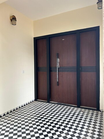 Room in 6 BHK Villa at Whitefield Road – for Rent