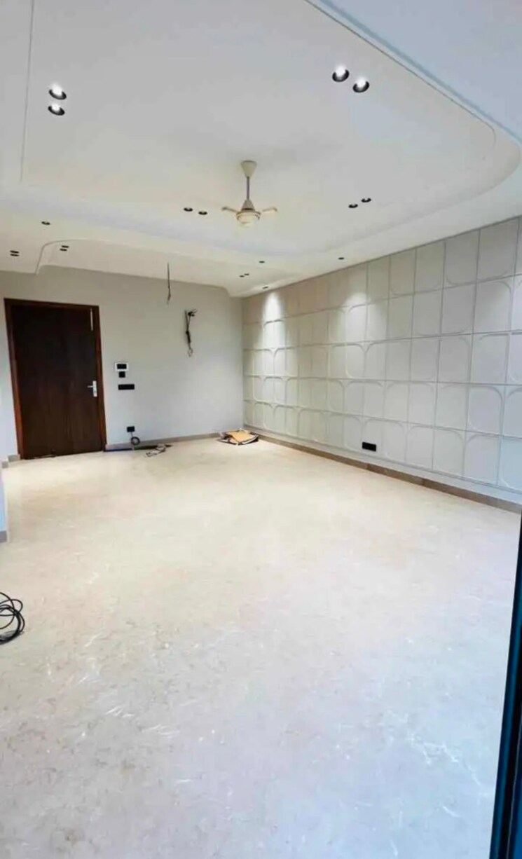 Room, sainik farm 3.5 Bedroom 2250 Sq.Ft. Builder Floor In Sainik Farm Delhi 9106490