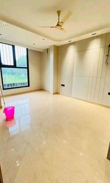 Room in 3.5 BHK Builder Floor at Sainik Farm – for Rent