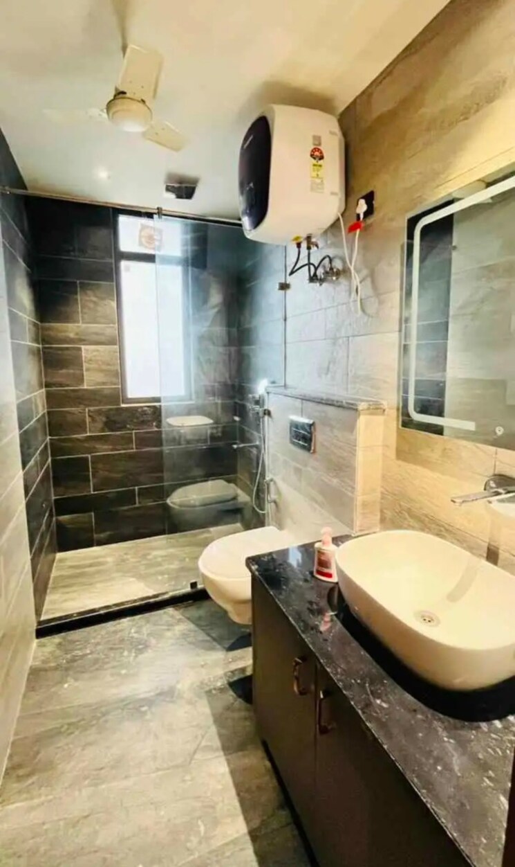 Bathroom, sainik farm 3.5 Bedroom 2250 Sq.Ft. Builder Floor In Sainik Farm Delhi 9106490