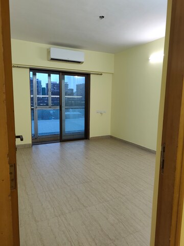 Room in 3 BHK Apartment at HDIL Metropolis Residences, Andheri West – for Sale