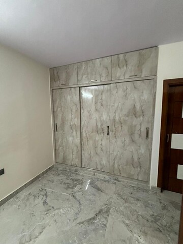 Room in 3 BHK Builder Floor at Janakpuri – for Rent